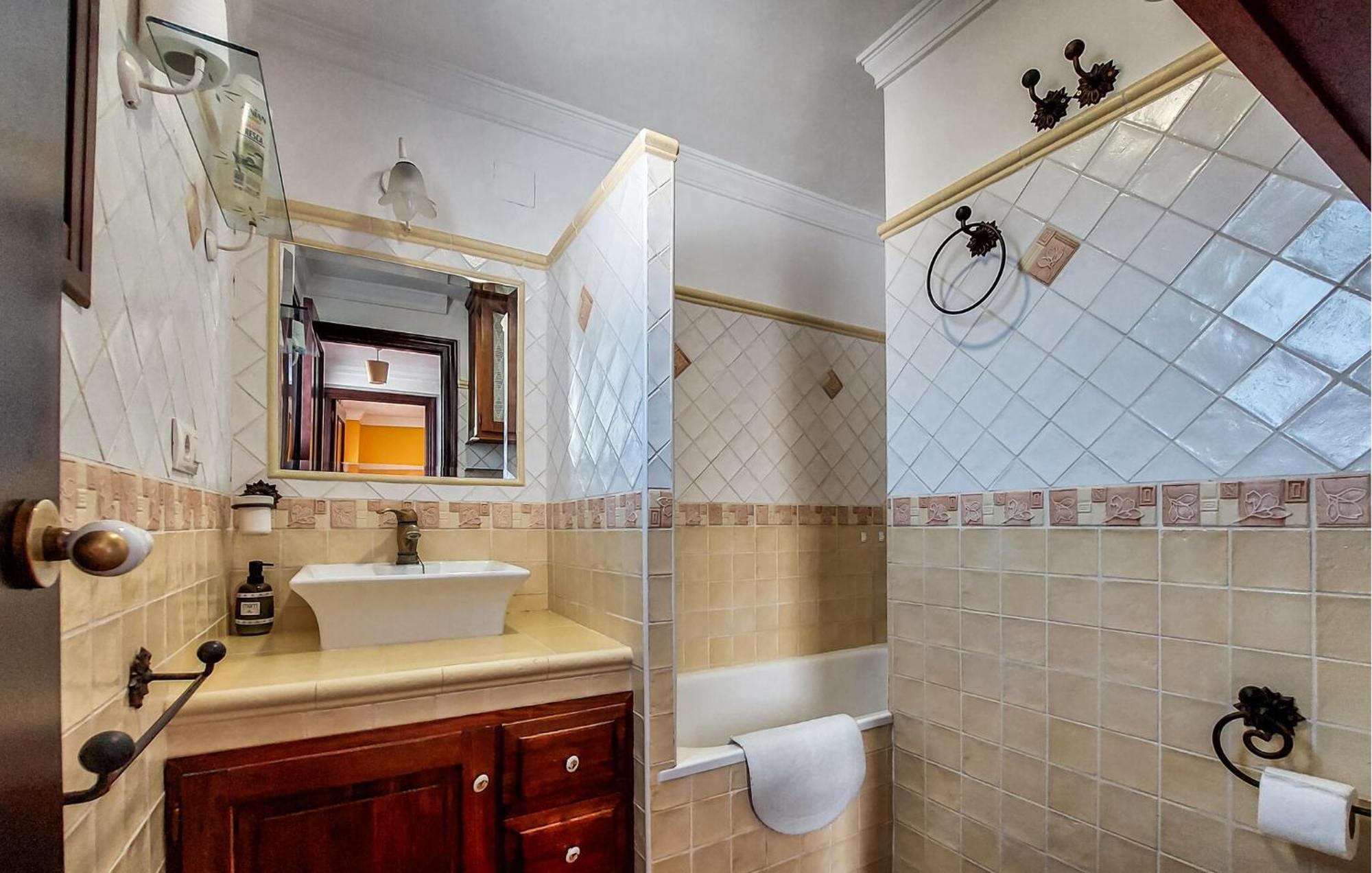2 Bedroom Cozy Home In Грасалема Екстериор снимка