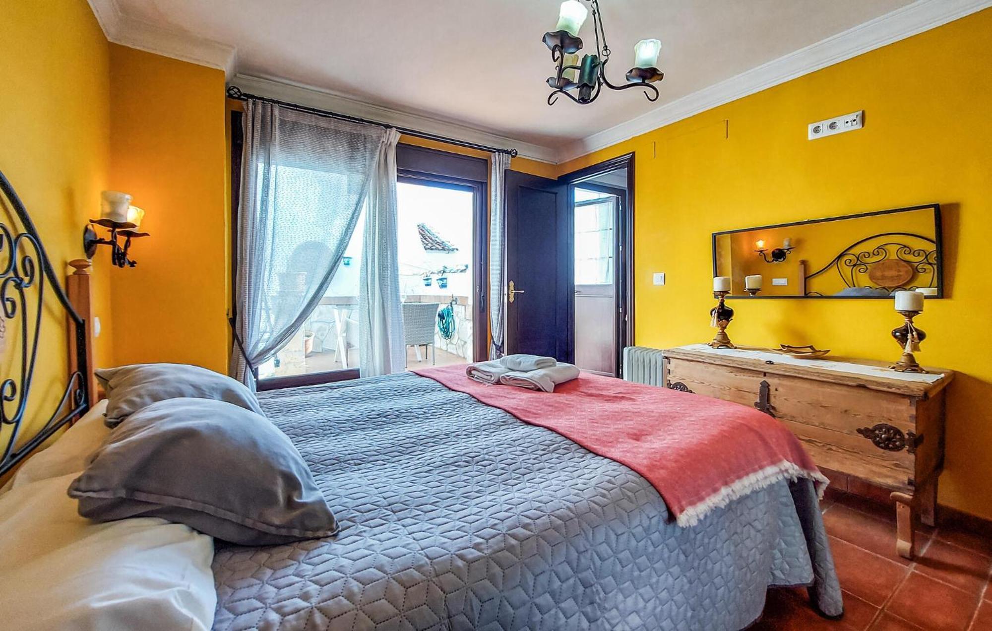 2 Bedroom Cozy Home In Грасалема Екстериор снимка