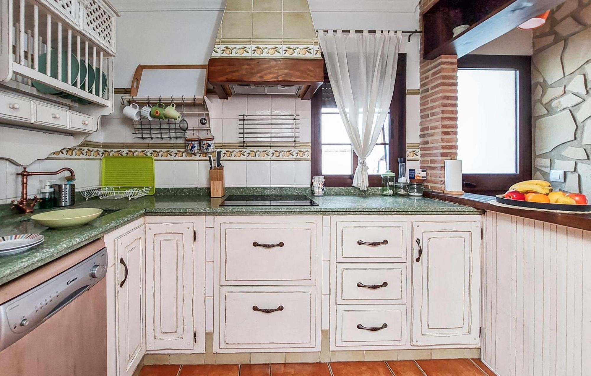 2 Bedroom Cozy Home In Грасалема Екстериор снимка
